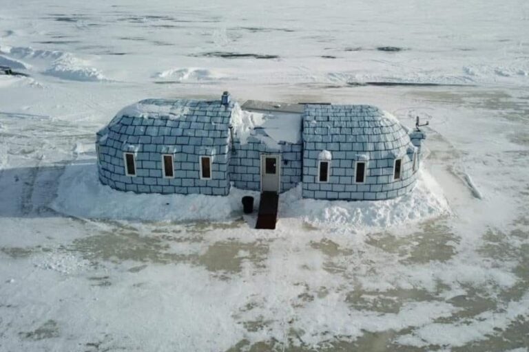 Minnesota's Igloo Ice Bar