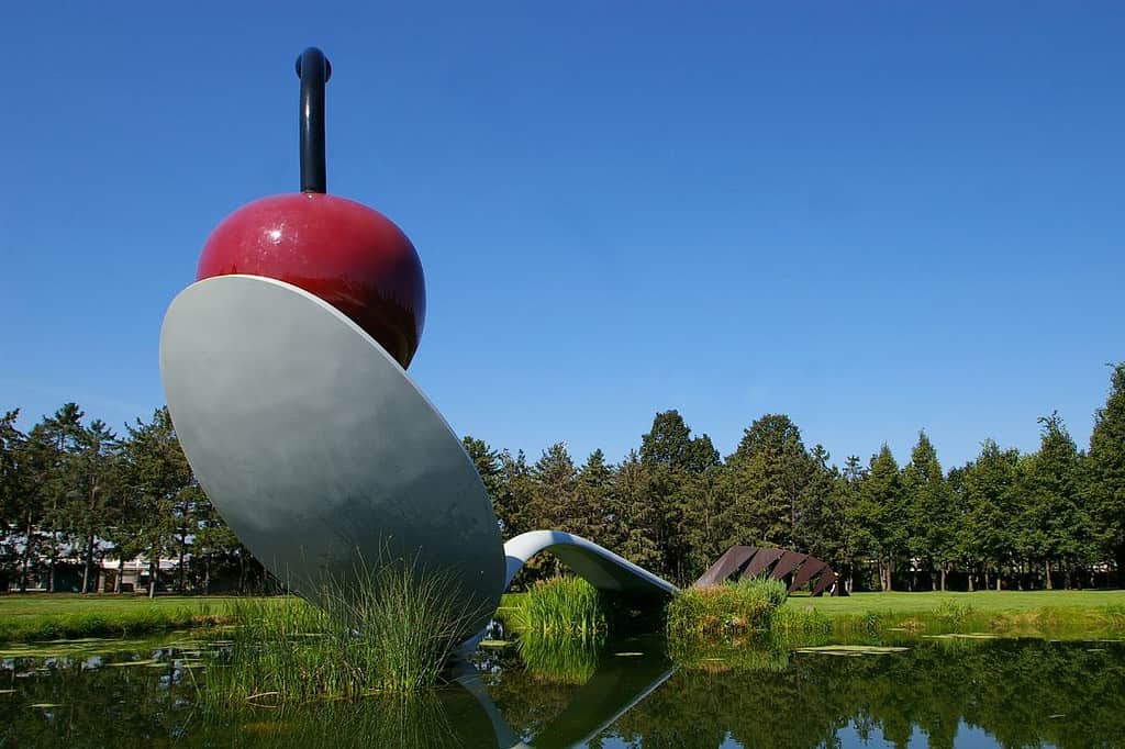 Spoonbridge and Cherry art in Minneapolis, MN