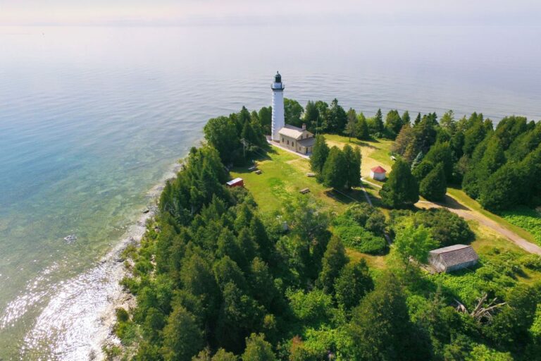 Famous lighthouse in Door County, WI. Don't miss out on the magic of Door County, Wisconsin! Plan your trip with our helpful guide and make the most of your Midwestern getaway.