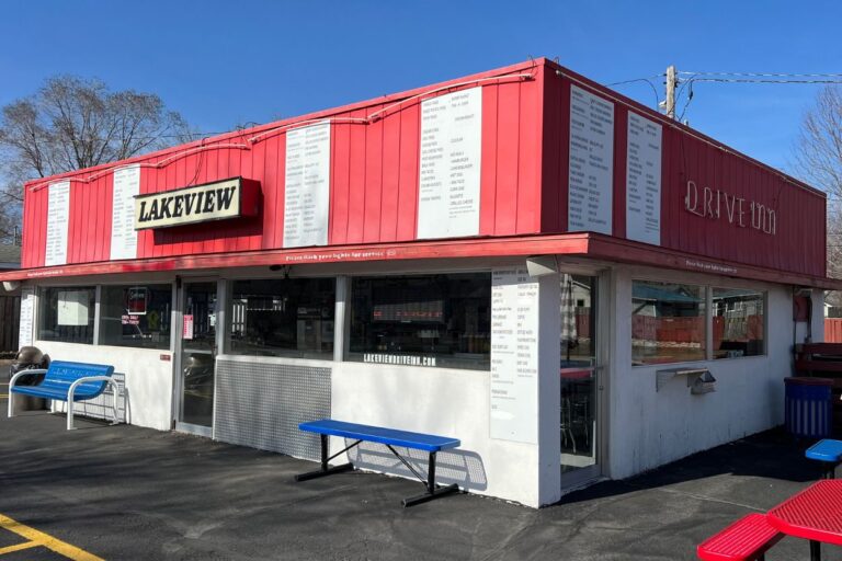 Lakeview Drive Inn in Winona, MN. Winona, Minnesota's Iconic 86-Year-Old Drive-In Restaurant Reopens For 2024 Season!