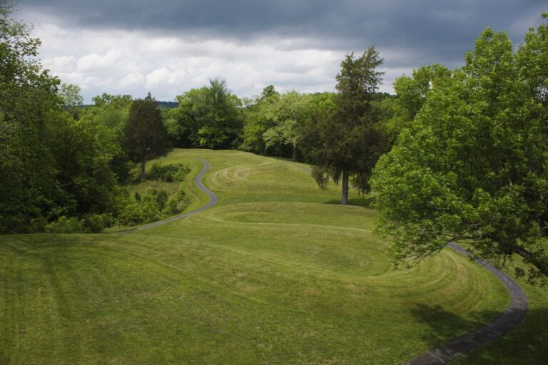 Serpent Mound State Memorial in Ohio. Embark on a thrilling journey through time as we explore the most captivating historical and archaeological adventures Ohio has to offer!