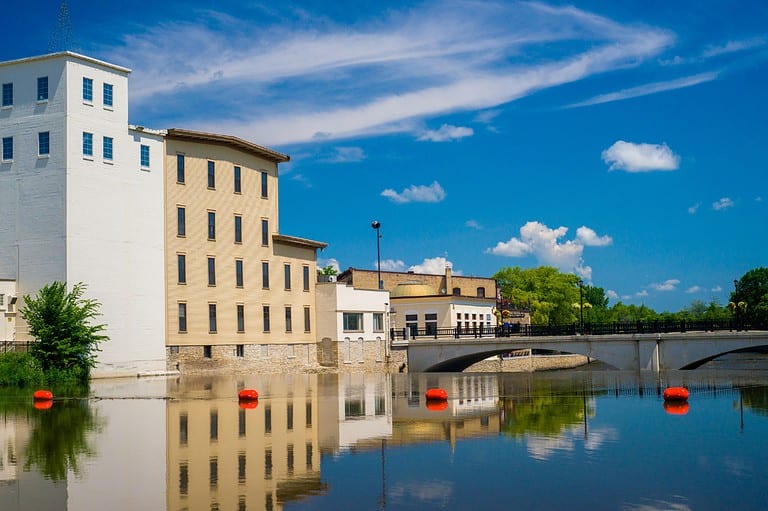 Northfield, MN by the river. Lace up your walking shoes and get ready to fall in love with these incredibly walkable Minnesota towns! These are the top 5 in the state.